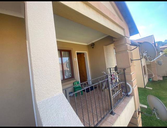 2 BEDROOM TOWNHOUSE FOR SALE IN MEREDALE